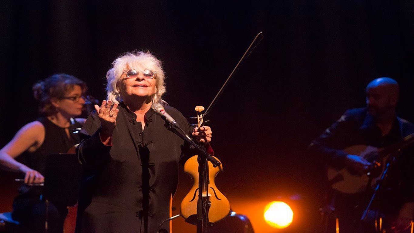 Catherine Lara - Au Delà Des Murs Background