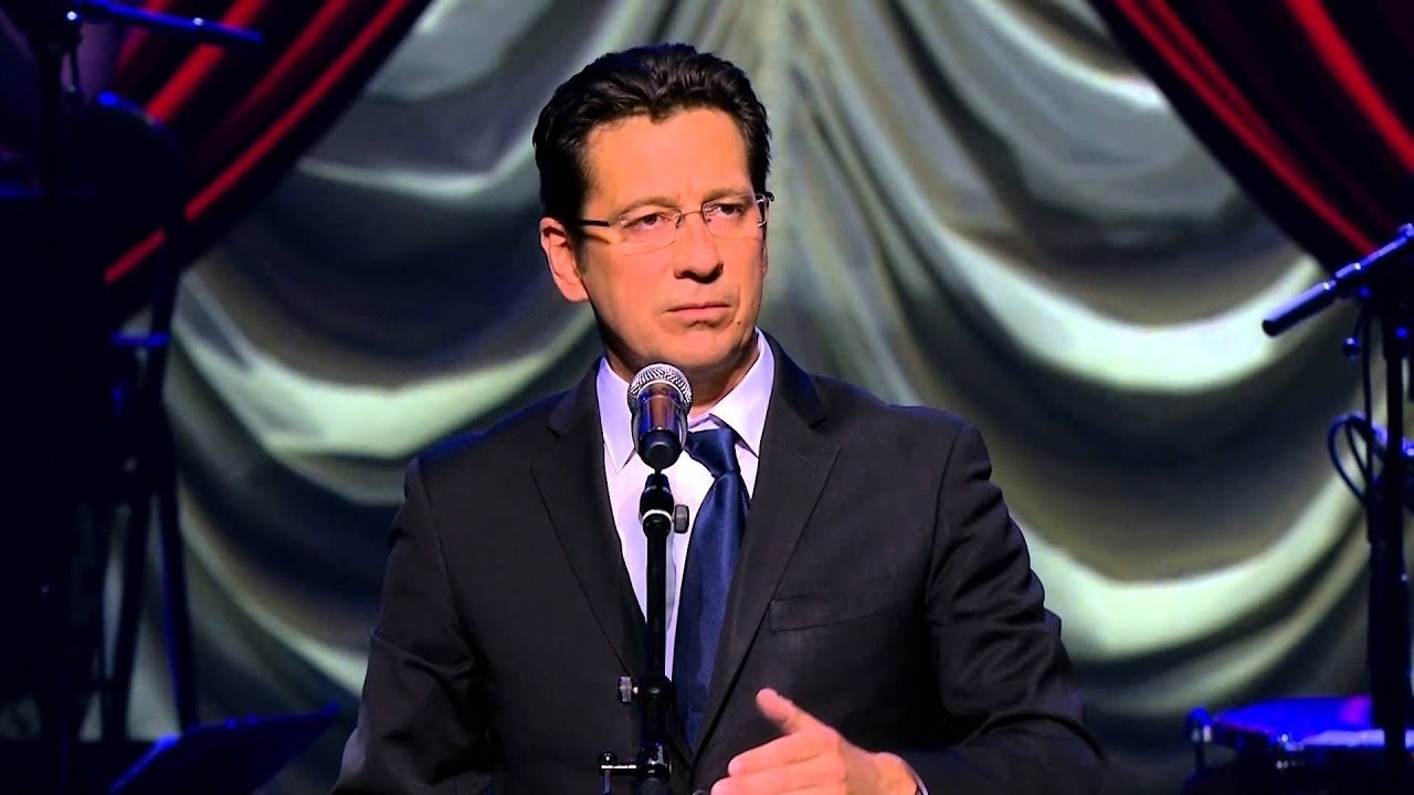 Laurent Gerra au Châtelet Background