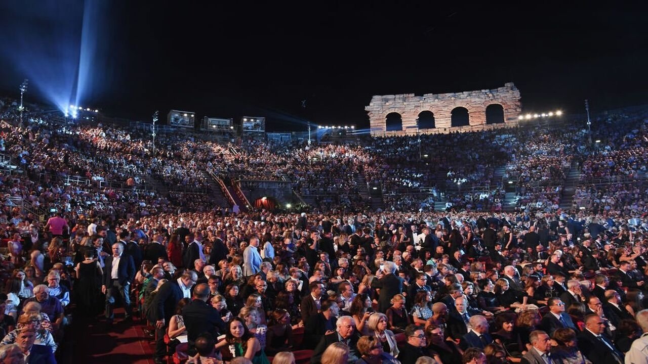 Temporary Road. (una) Vita di Franco Battiato Background