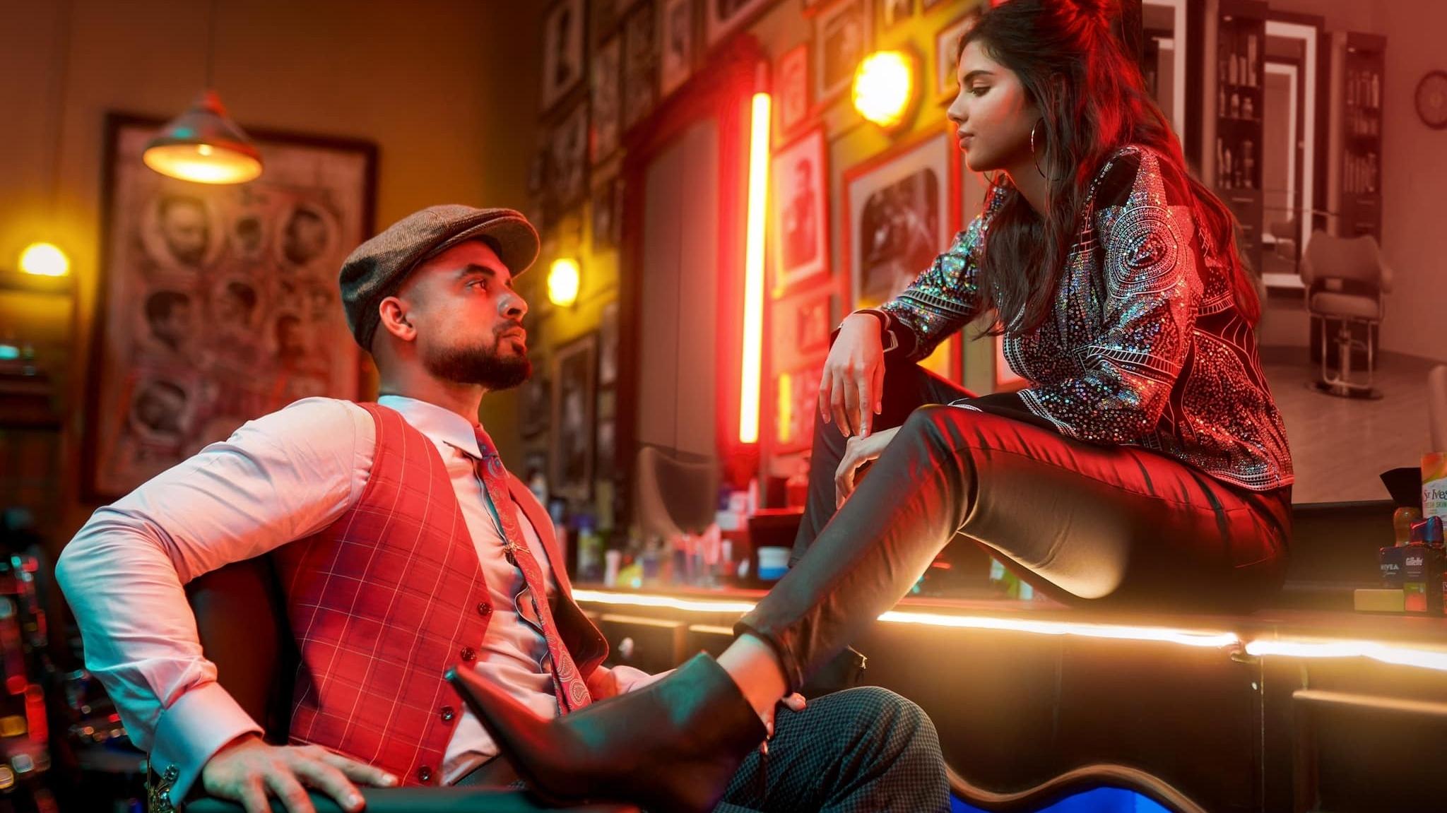 Thallumaala Background