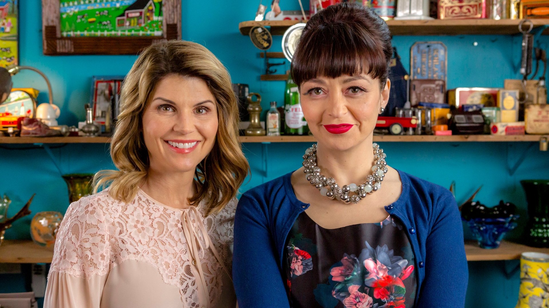 Garage Sale Mysteries: Picture a Murder Background