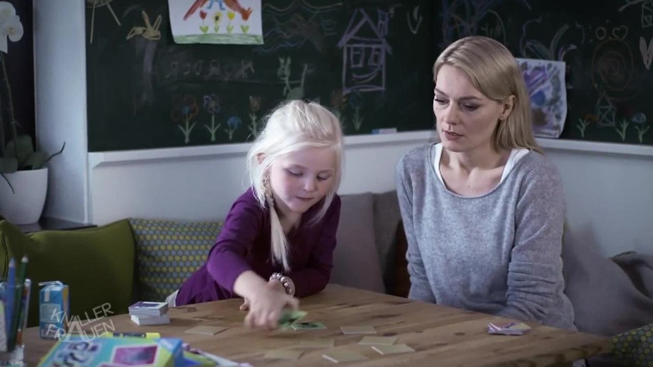 Knallerfrauen Background