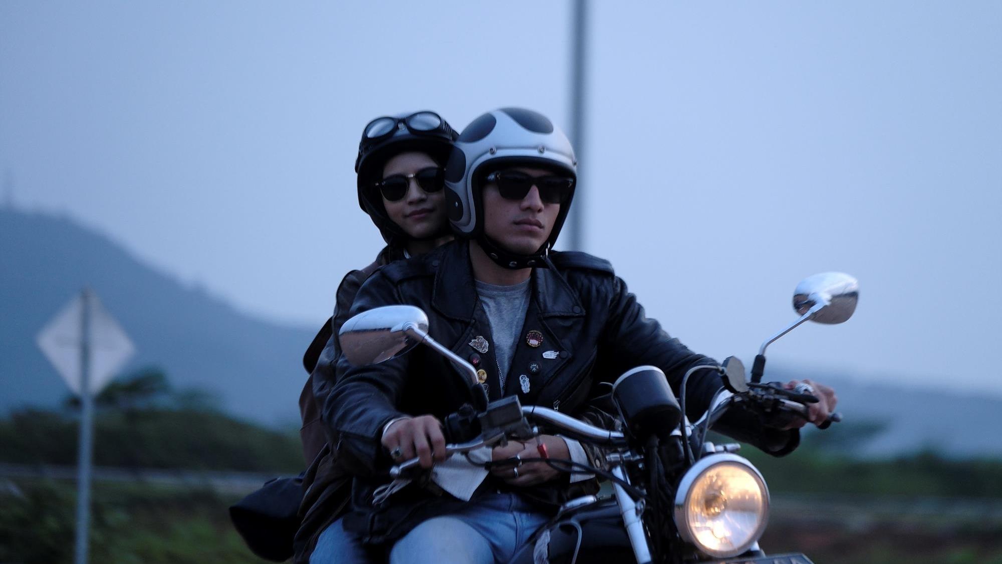 Ali Topan Background