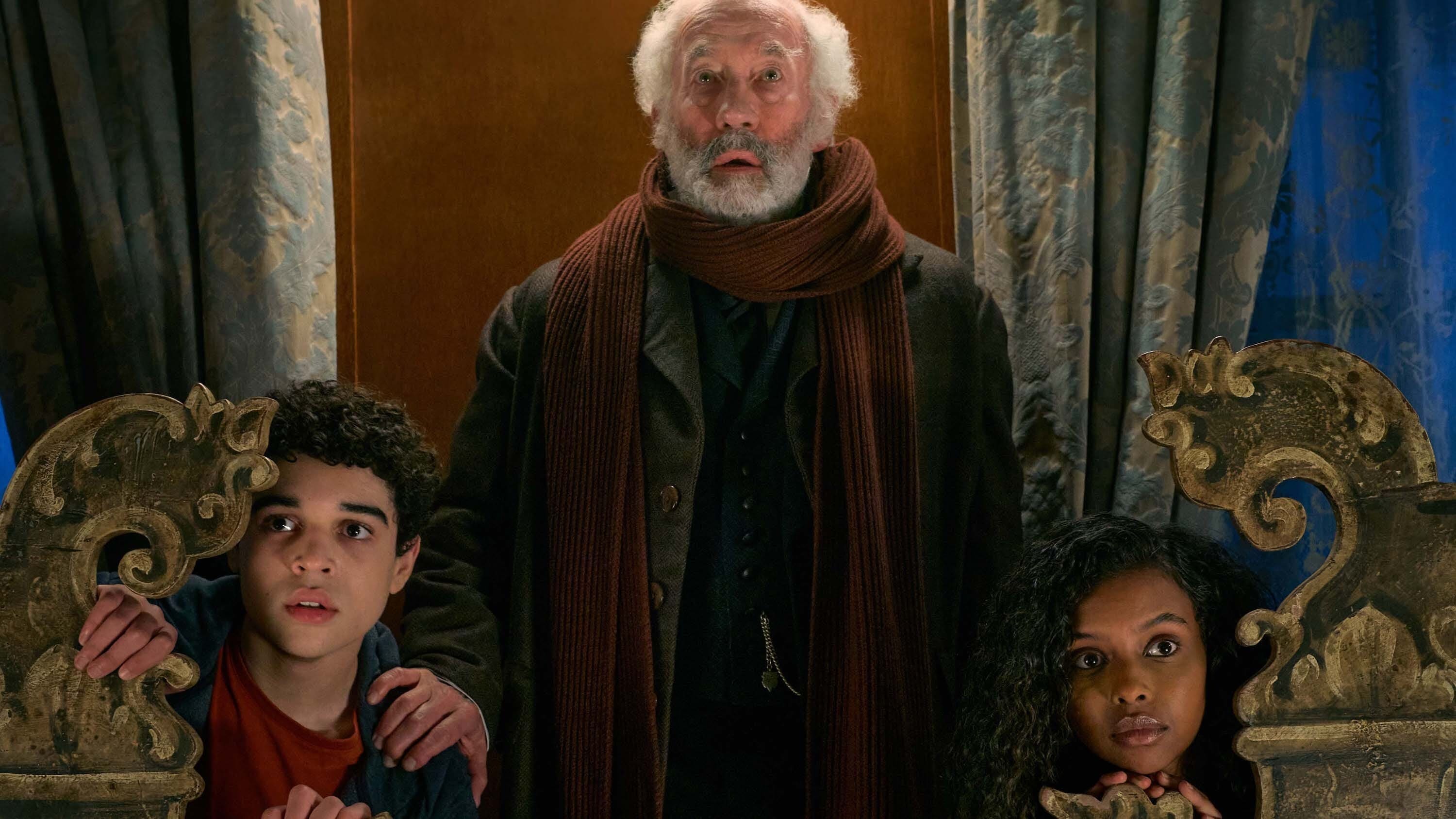 The Amazing Mr. Blunden Background