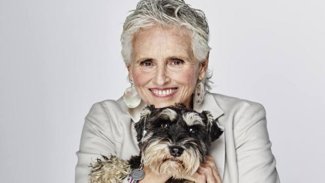 Scott y Milá Background