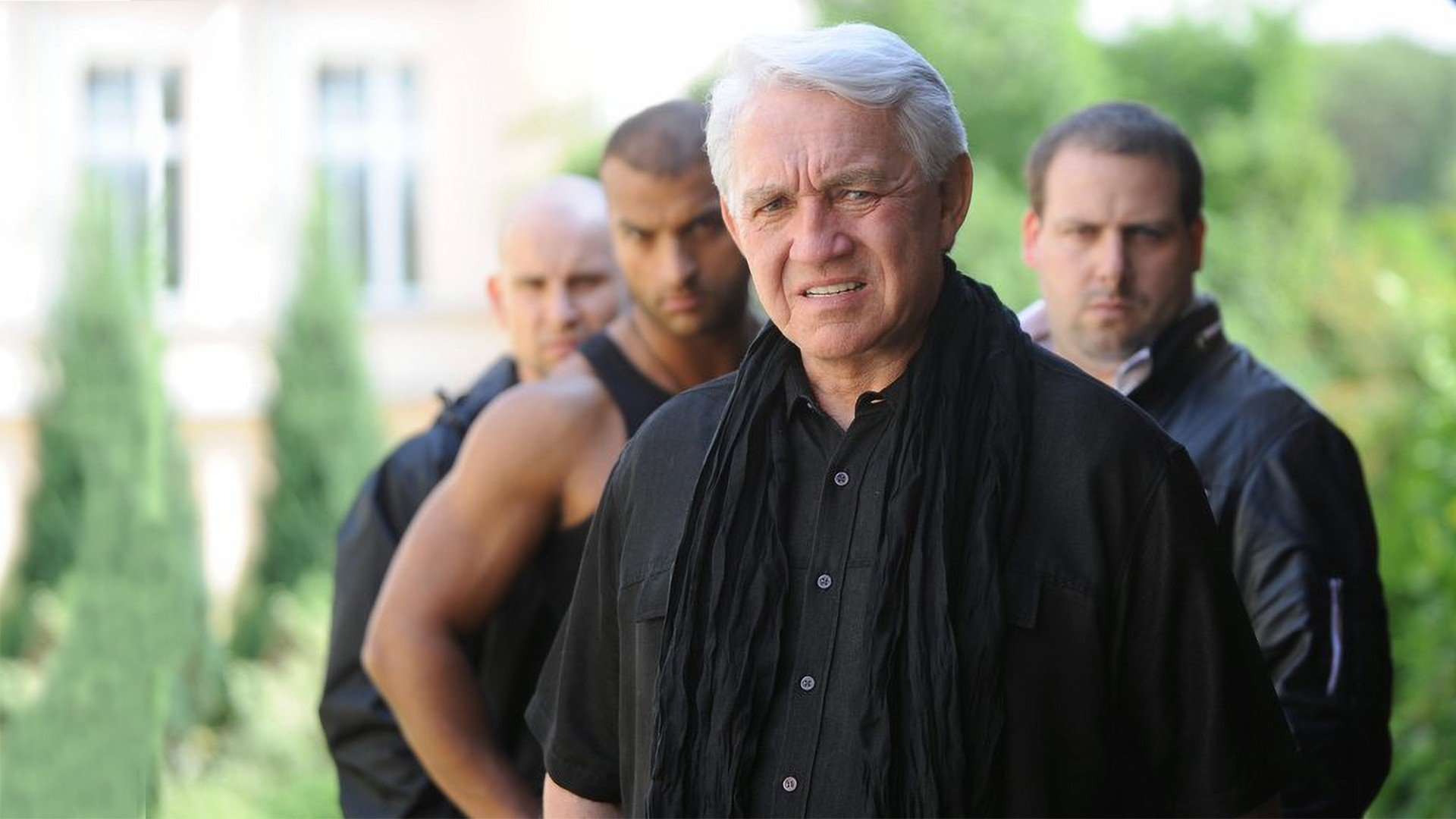 Bastardi 2 Background