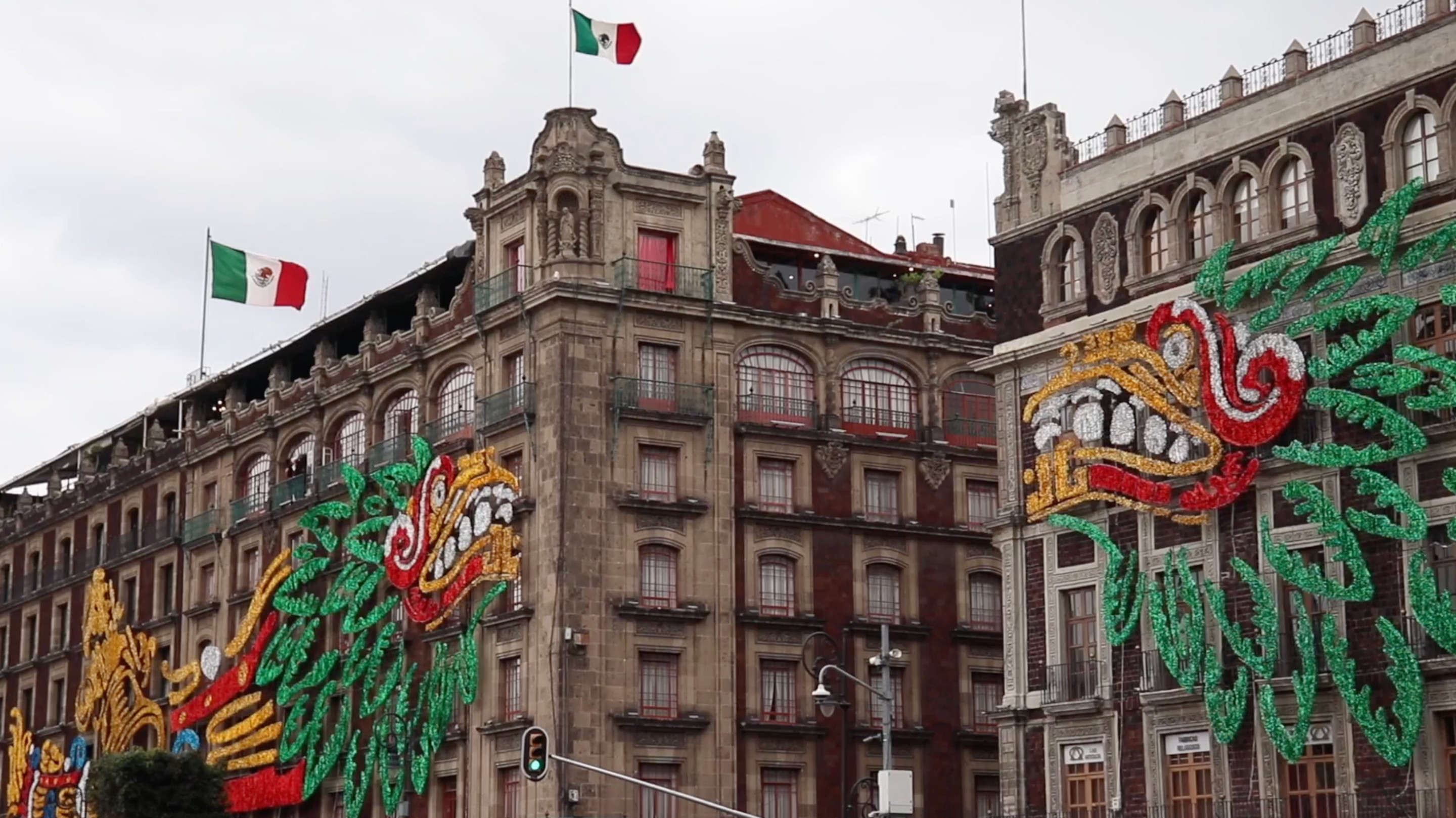 500 años después Background