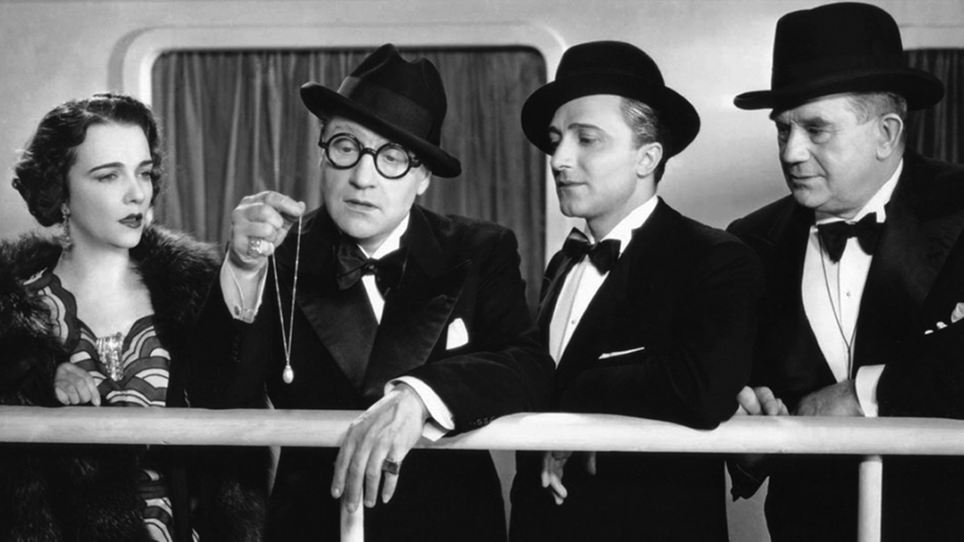 The Pearls of the Crown Background