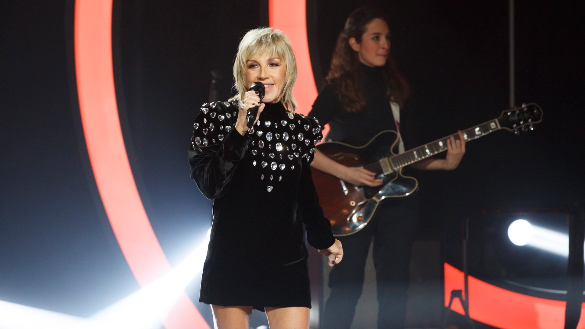 Ana Torroja: Un año más Background