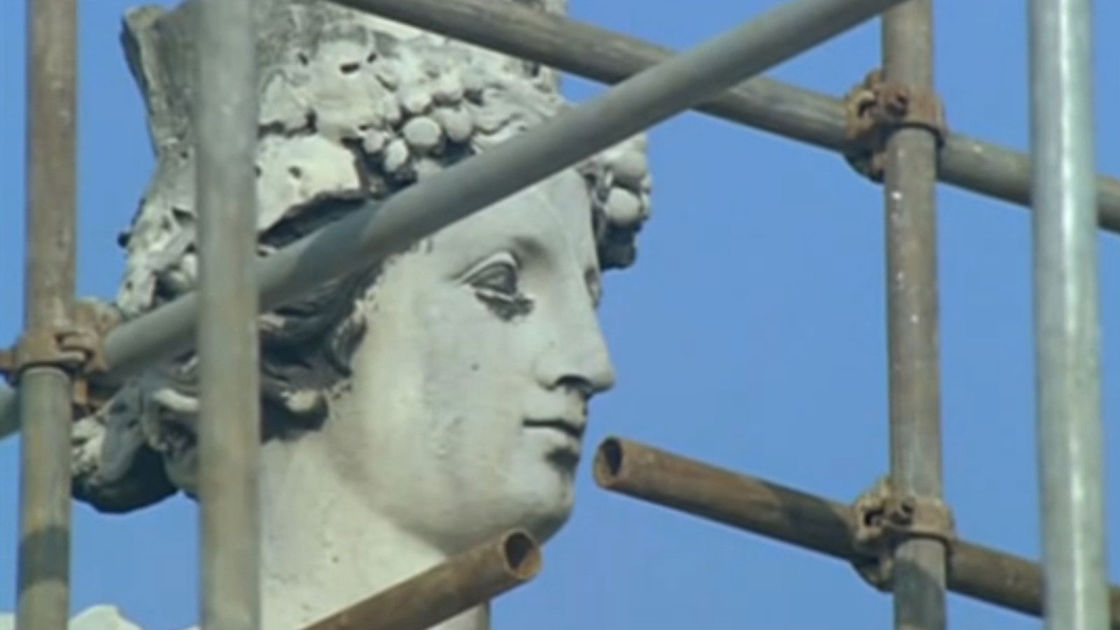 Césarée Background