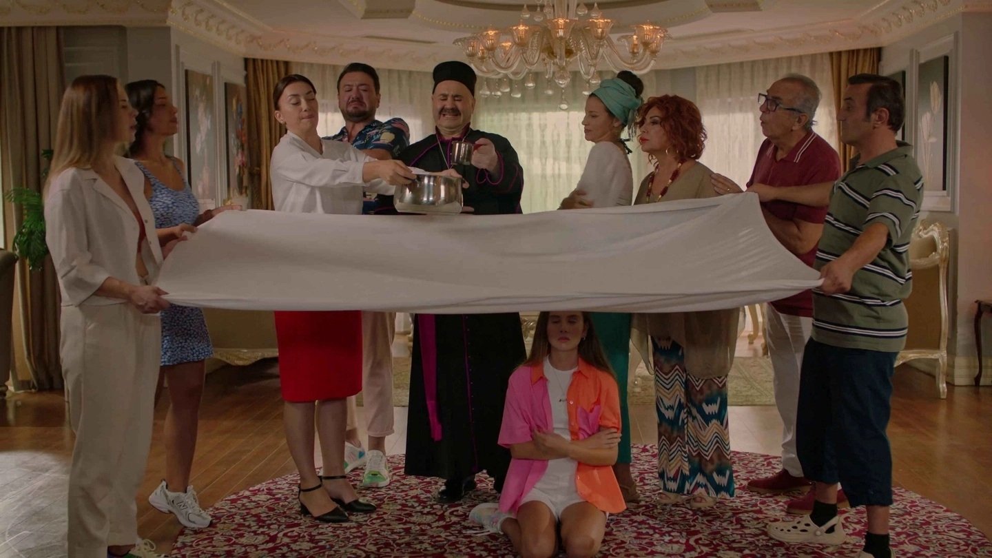 Kutsal Damacana 4 Background