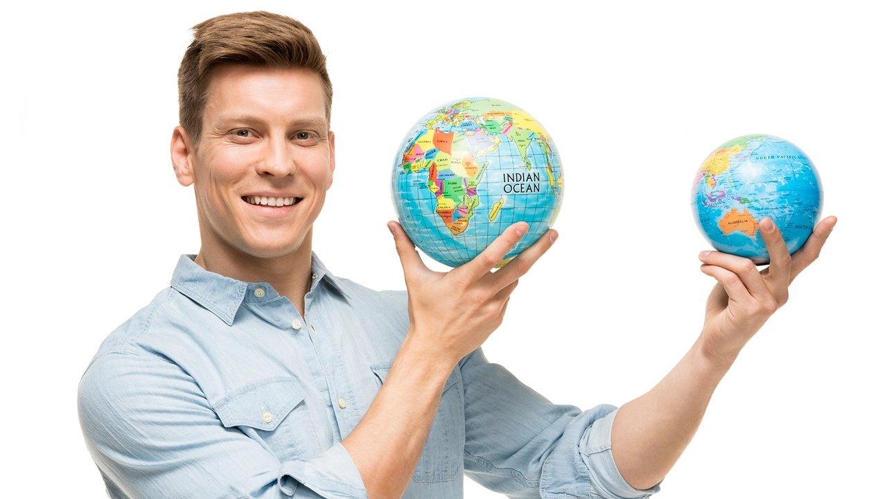 Antti Holma ja maastamuuttajat Background