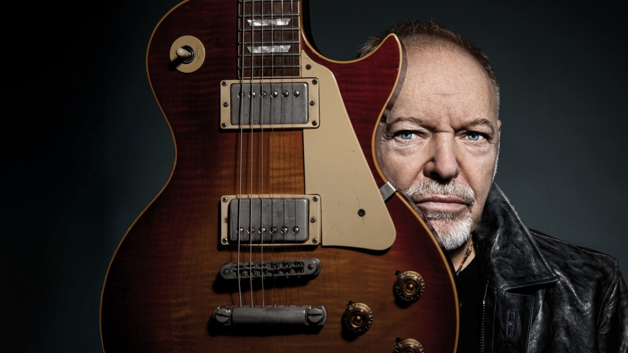 Vasco Rossi: Living It Background