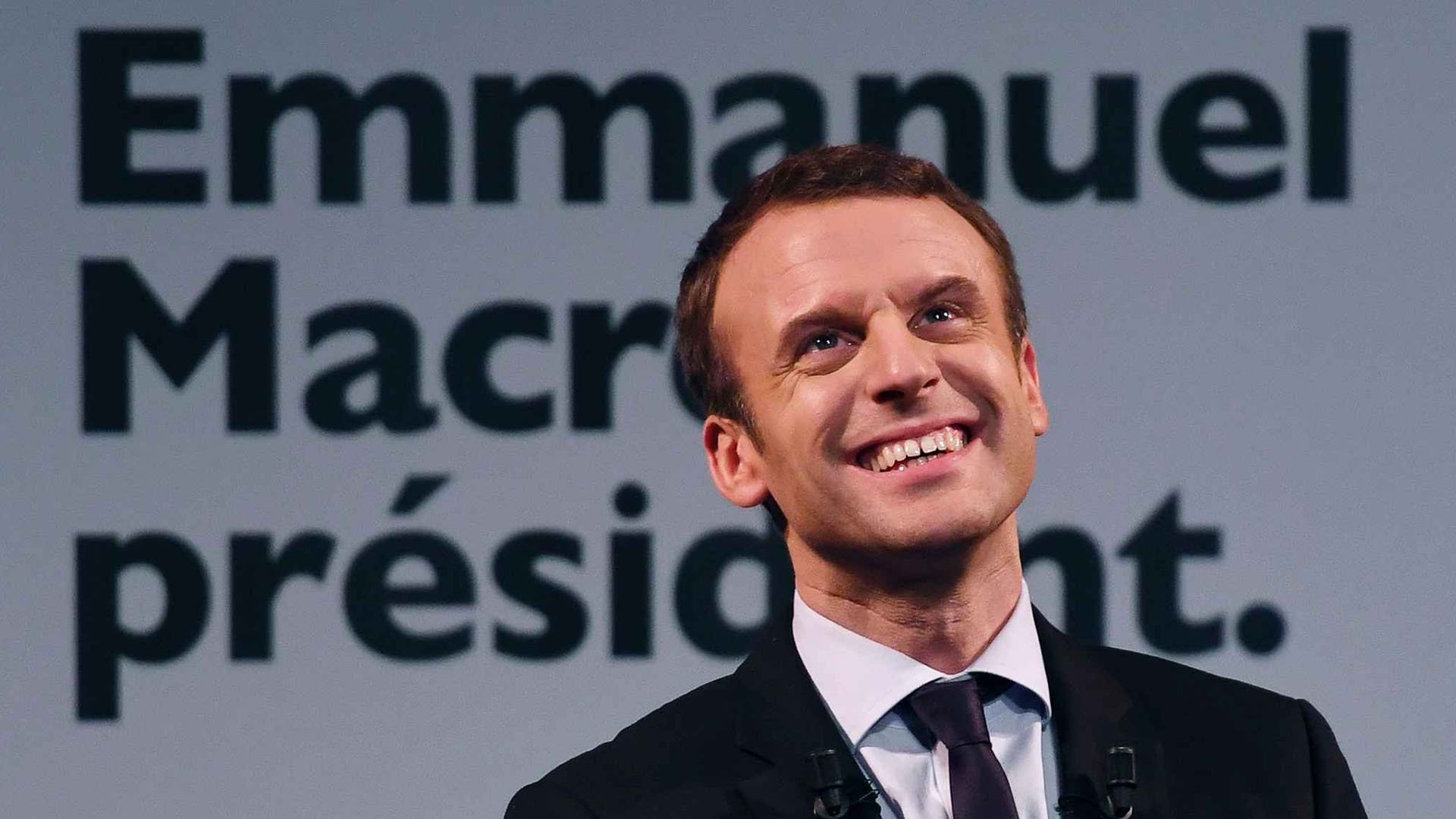 Emmanuel Macron, le dynamiteur Background