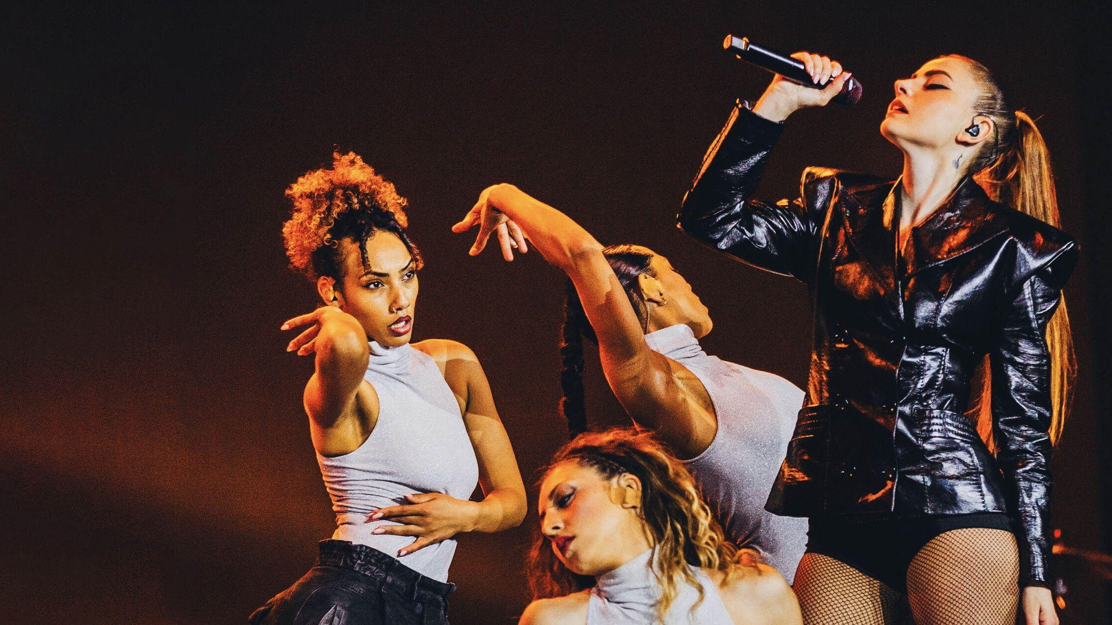 Annalisa - Tutti in Arena Background