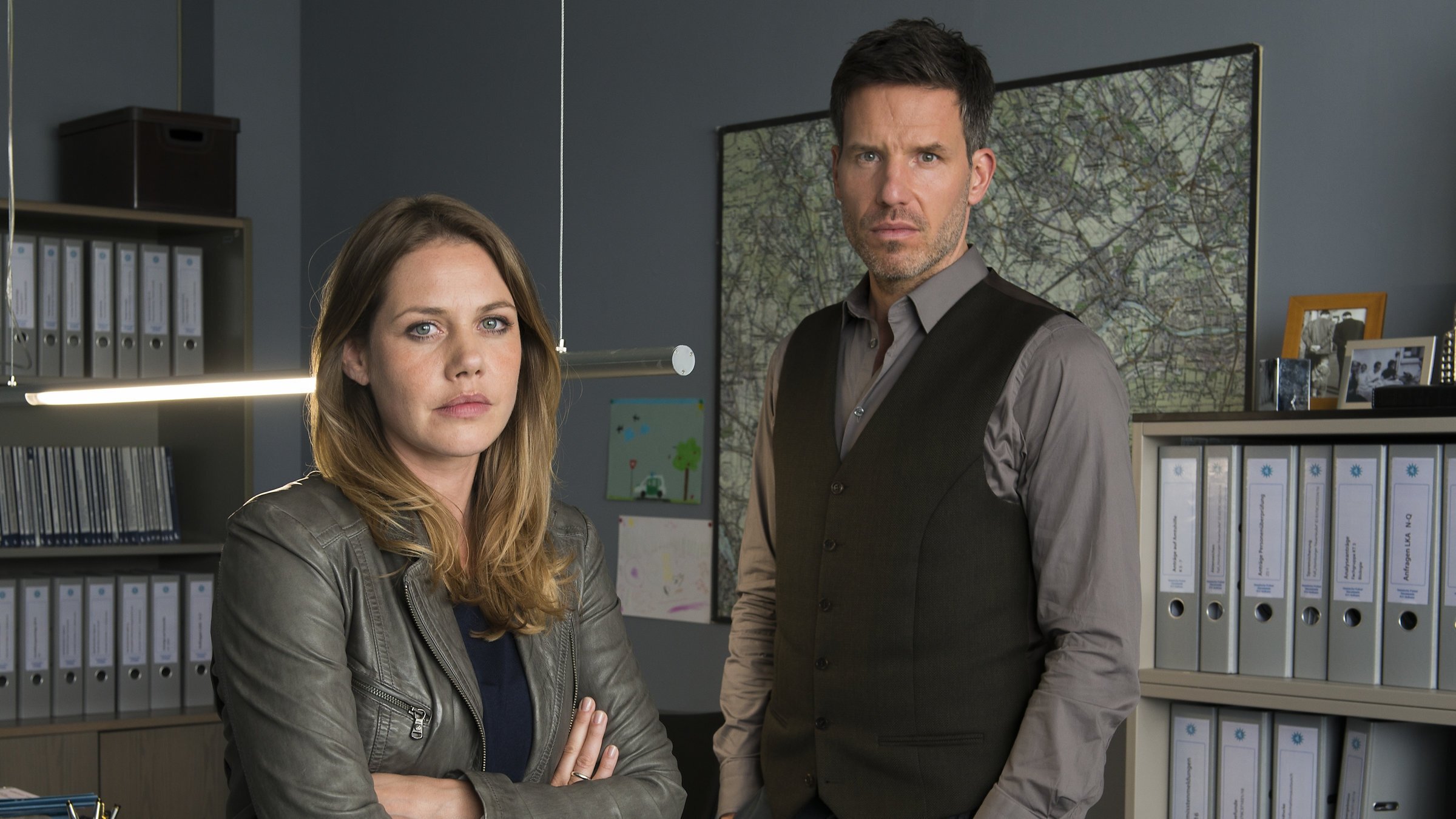 Die Lebenden und die Toten Background