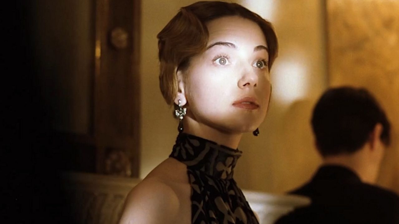 His Wife's Diary Background