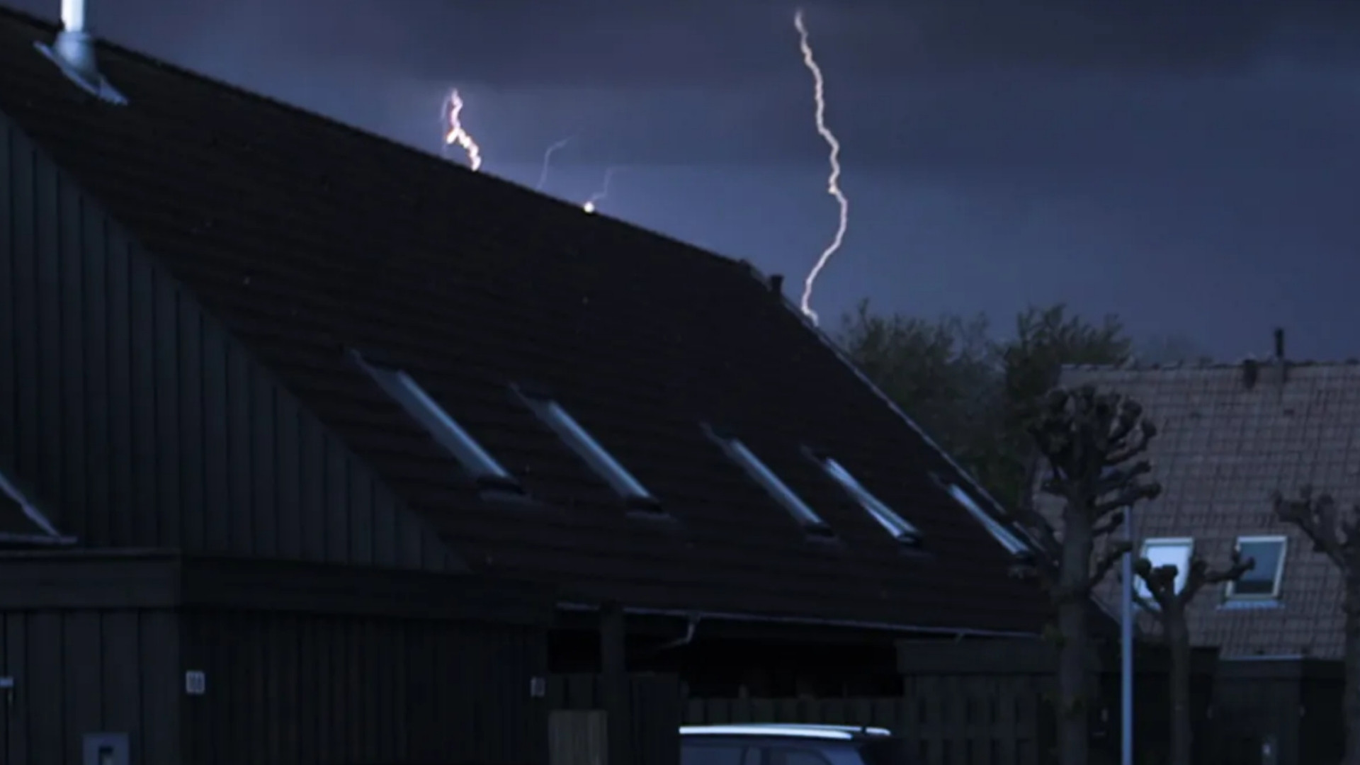 Det ender med drab Background