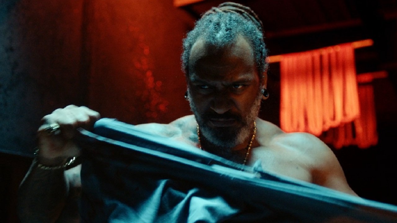 La Familia Background