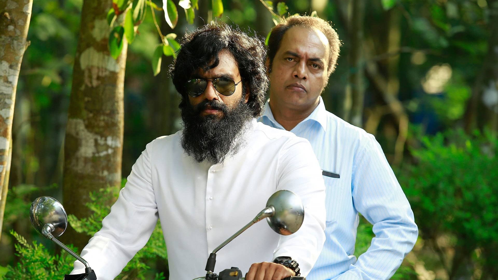 Vaarikkuzhiyile Kolapathakam Background