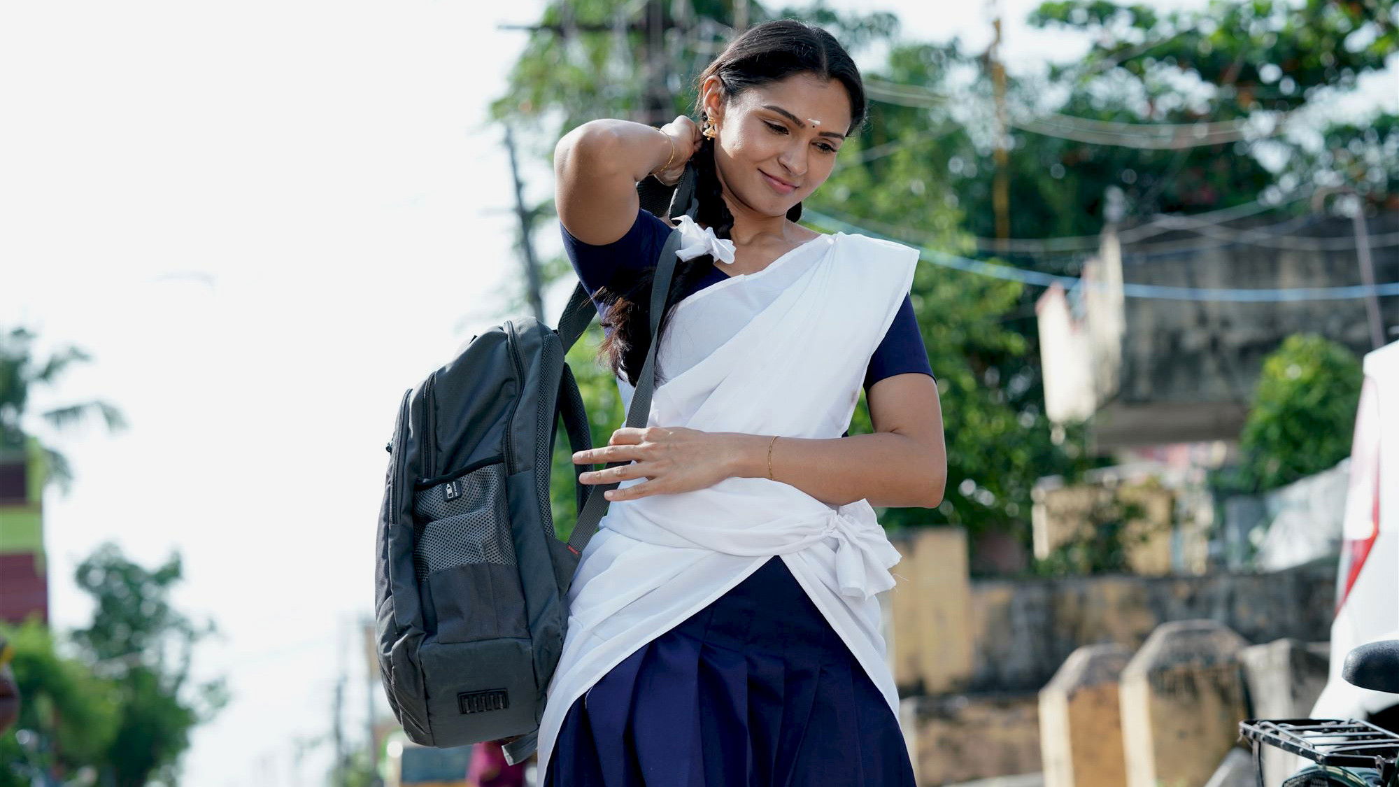 Anel Meley Pani Thuli Background