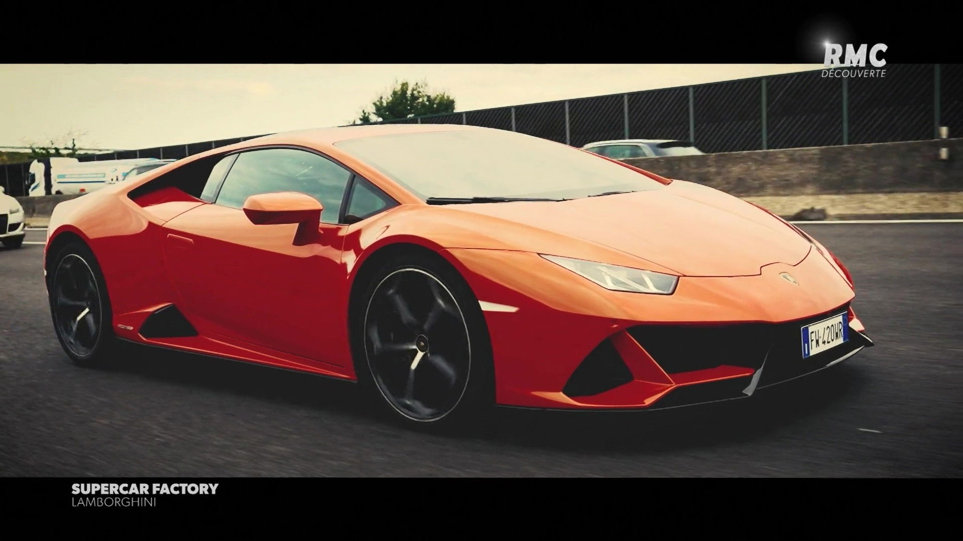 Lamborghini Huracán EVO - Inside the Factory Background