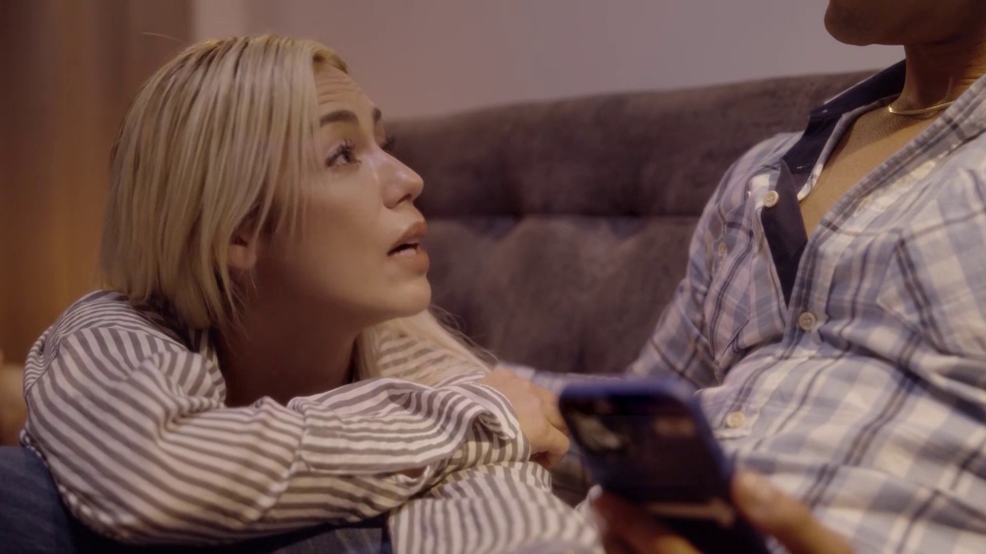 Mi prima la sexóloga 2 (de la fantasía a la realidad) Background