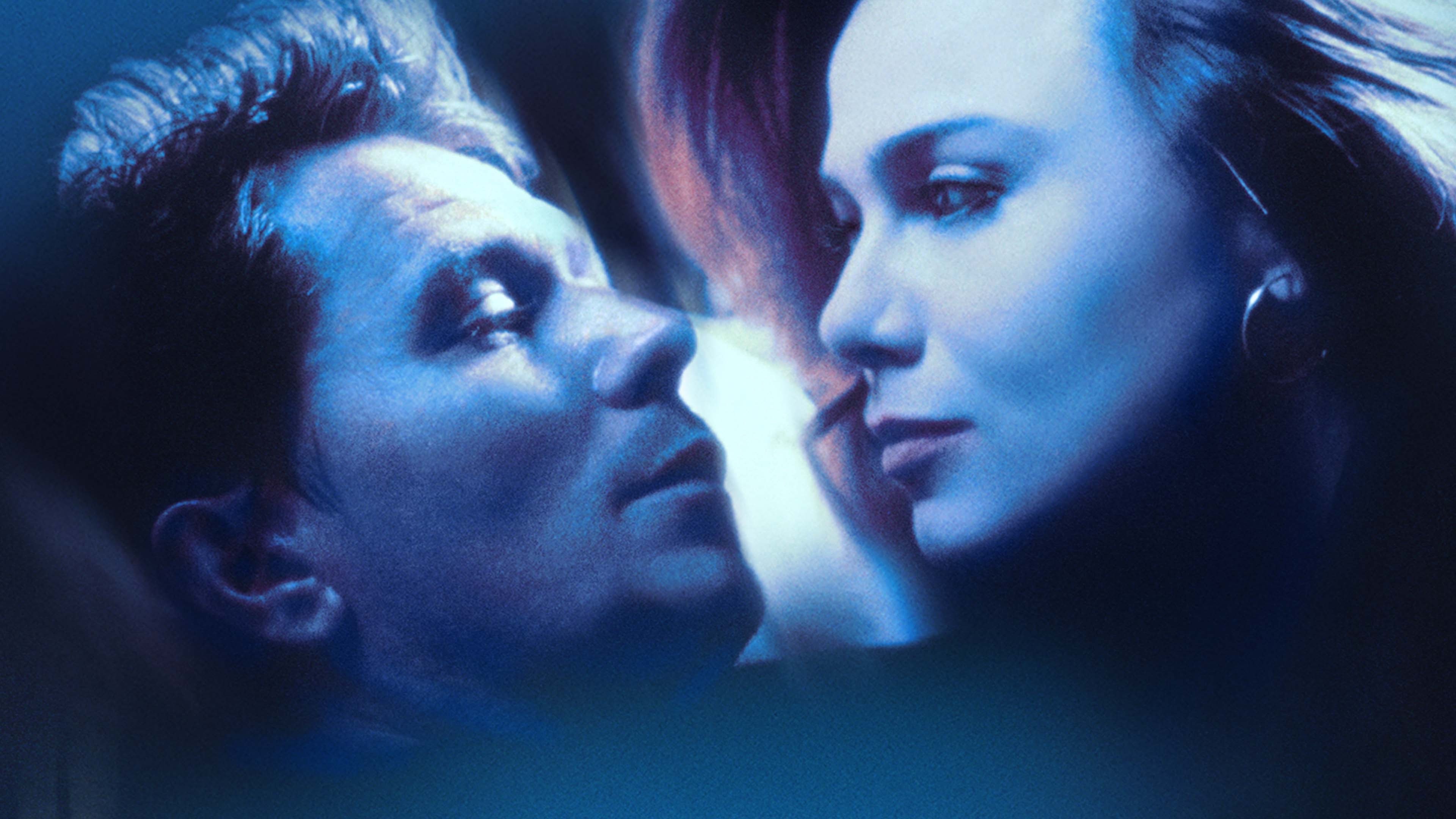 Romeo Is Bleeding Background