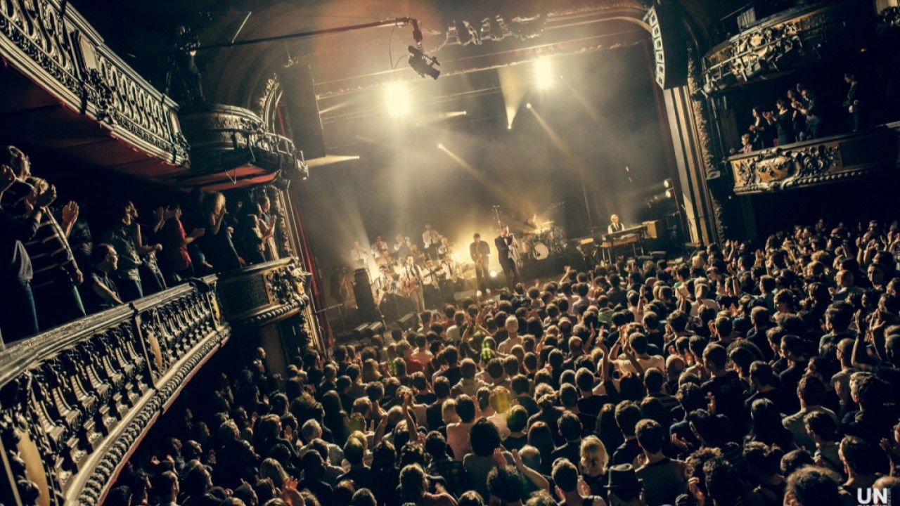 Electro Deluxe au Trianon Background