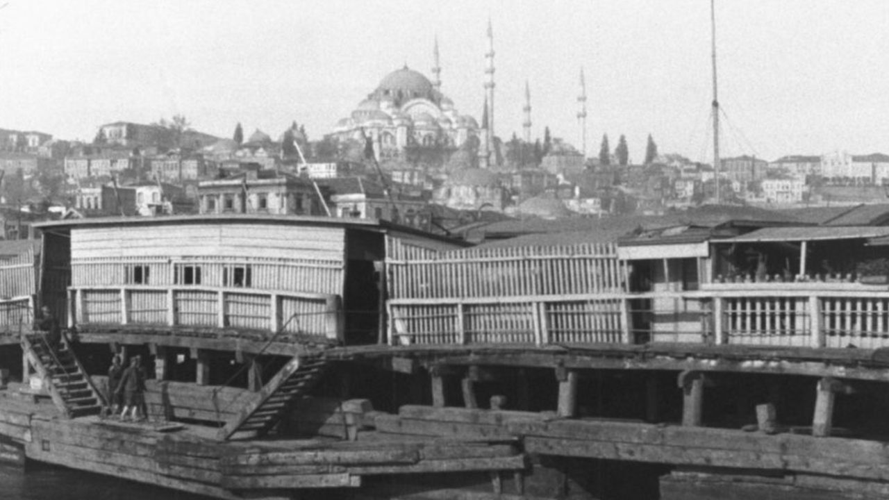 Constantinople, panorama de la corne d'or Background