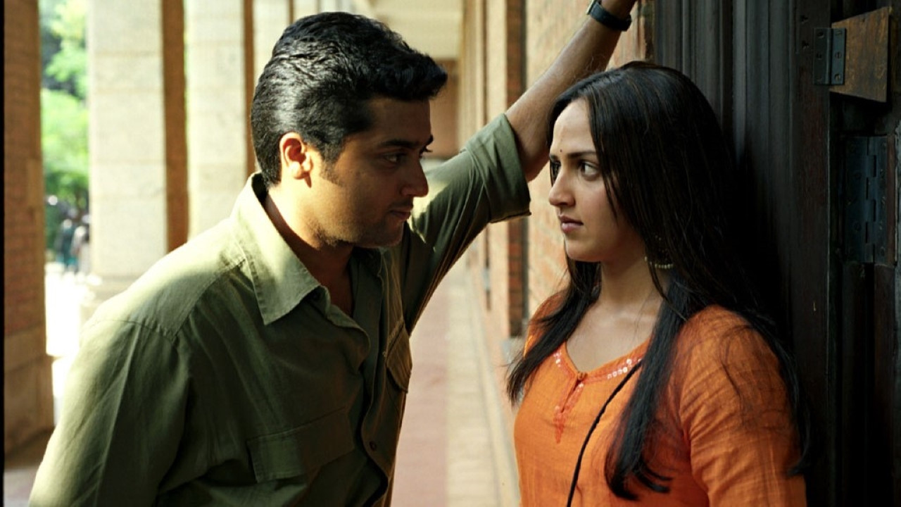 Aayitha Ezhuthu Background