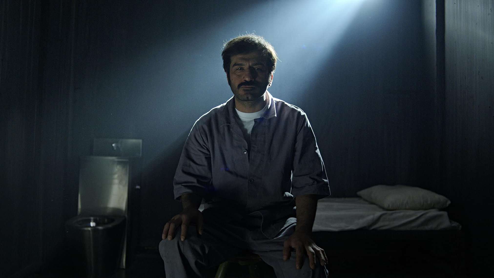 Dayı: Bir Adamın Hikâyesi 2 Background