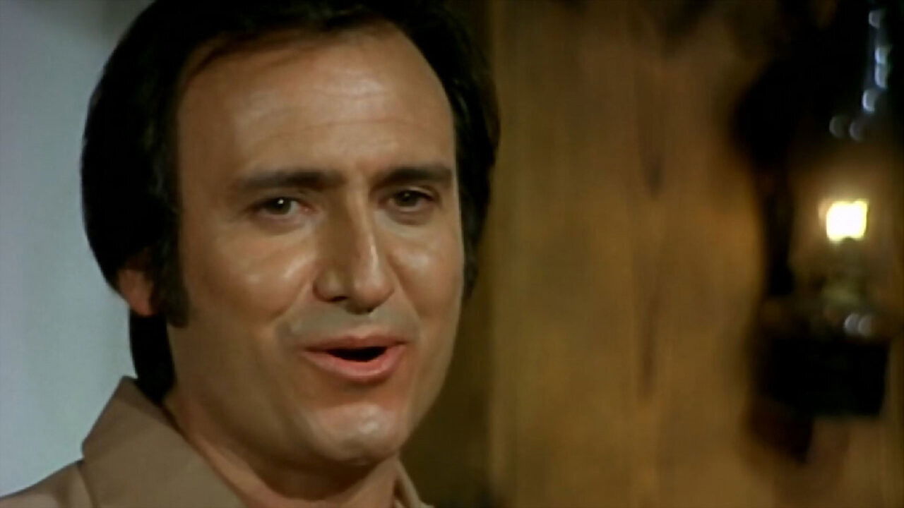 Donde hay patrón... Background