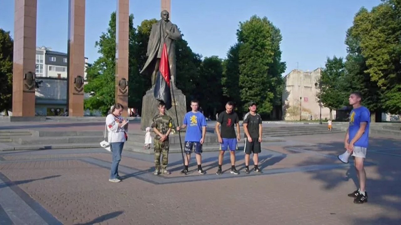 De Fac-To Background