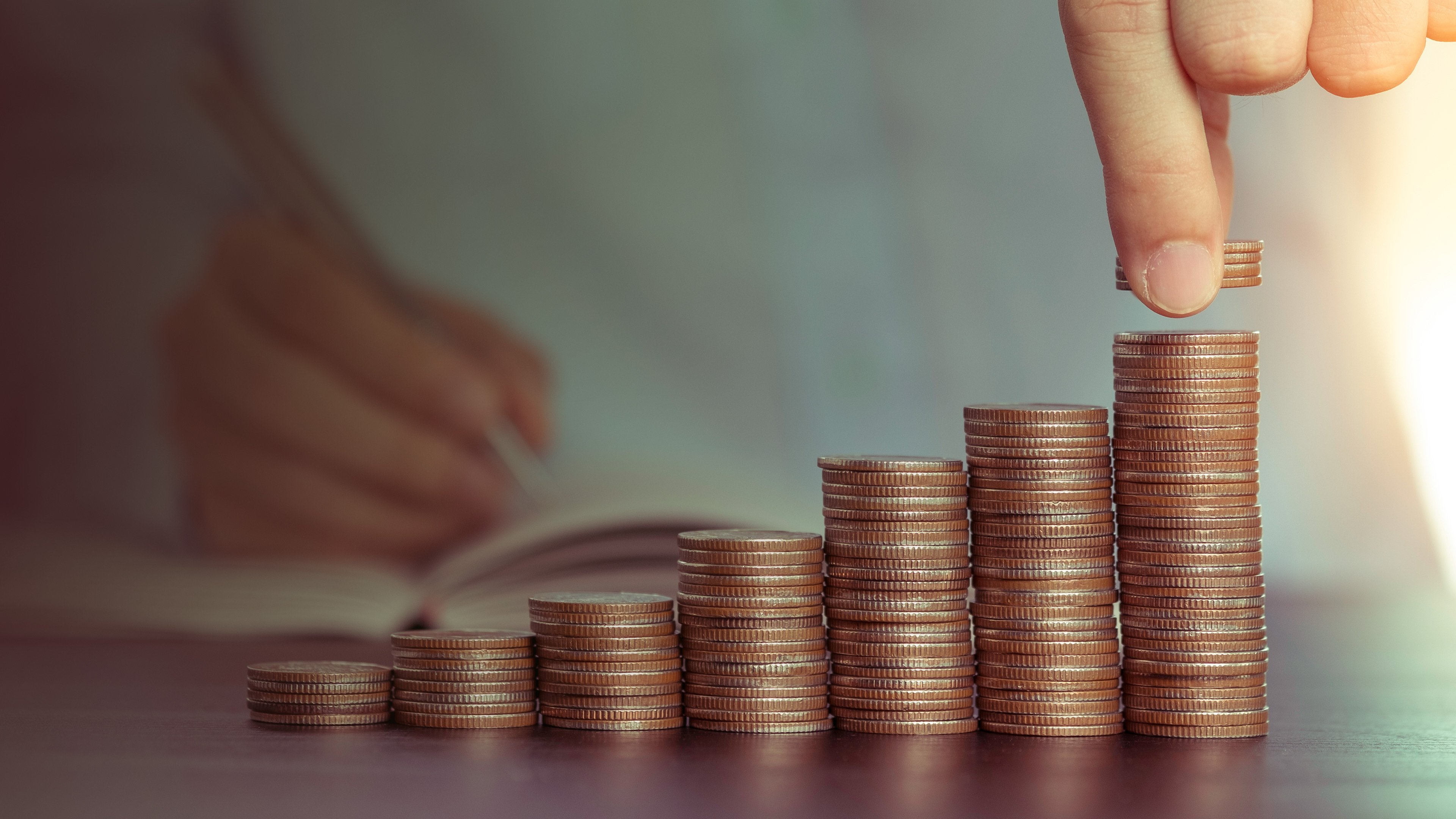 Extreme Cheapskates Background