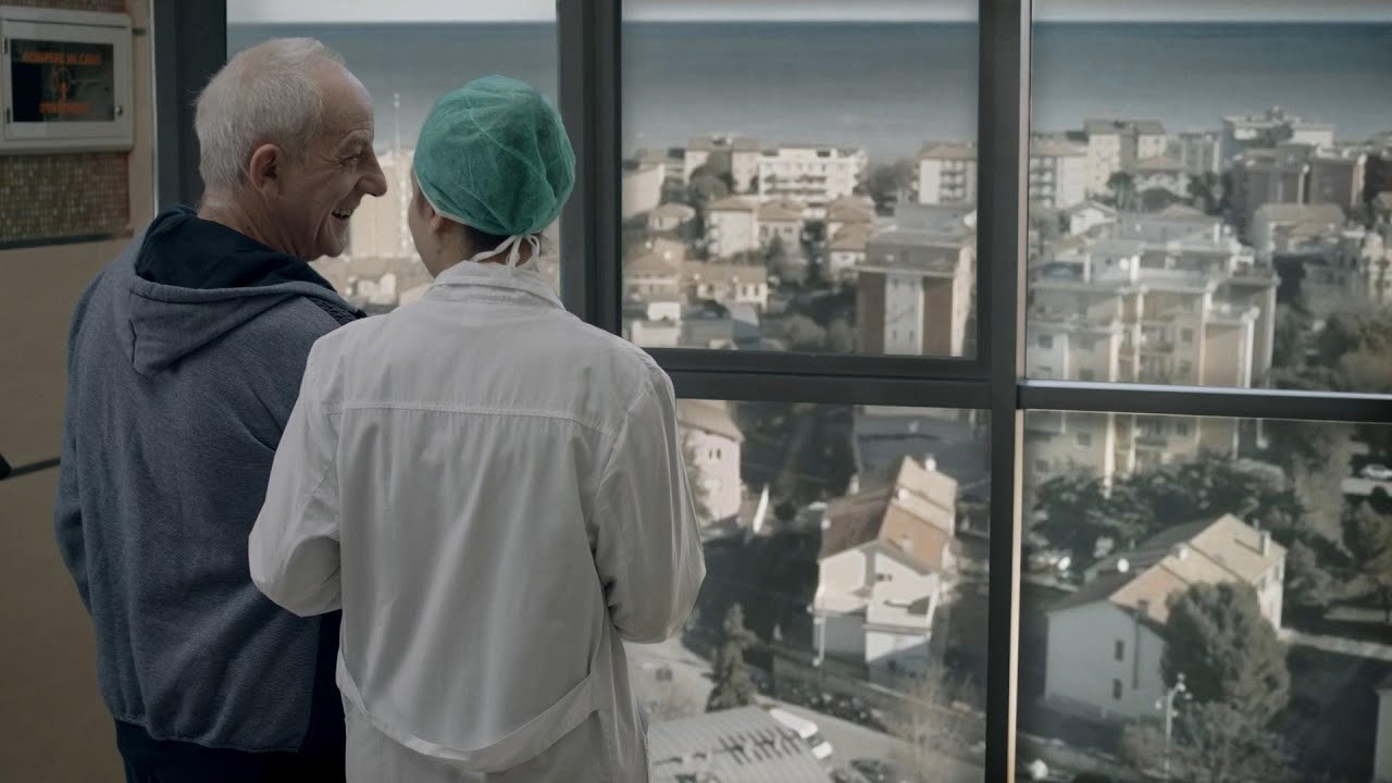 Un eretico in corsia Background