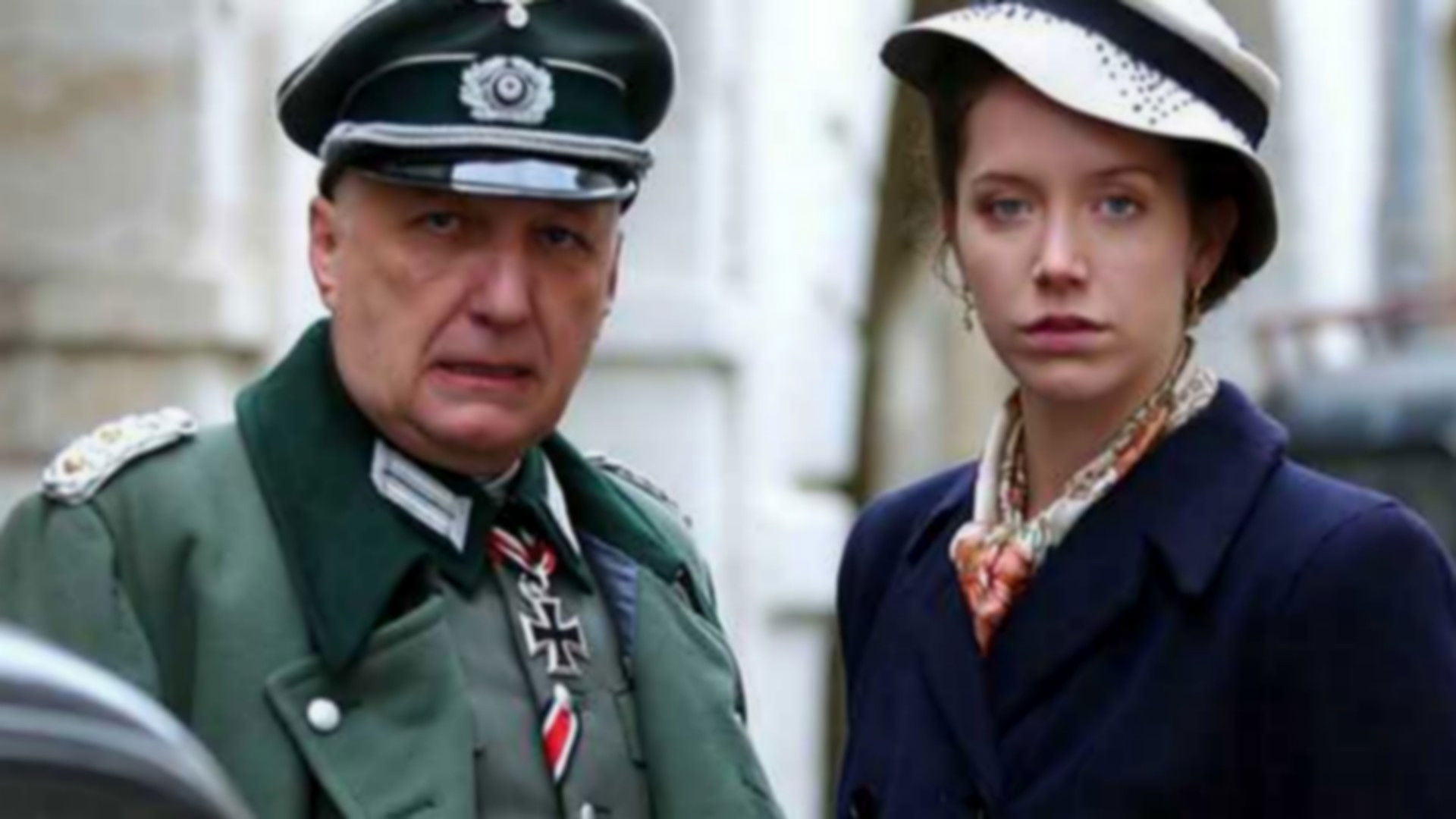 L'Évasion Background