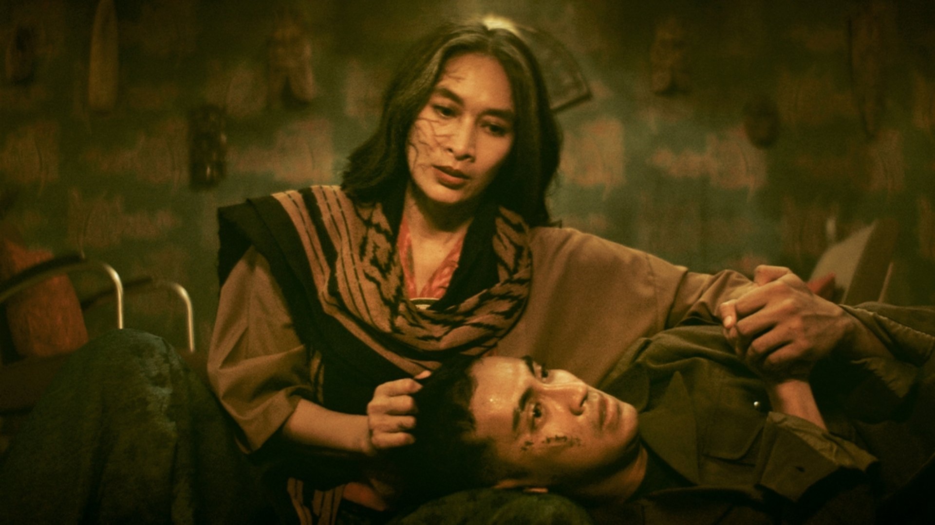 Guna Guna Istri Muda Background