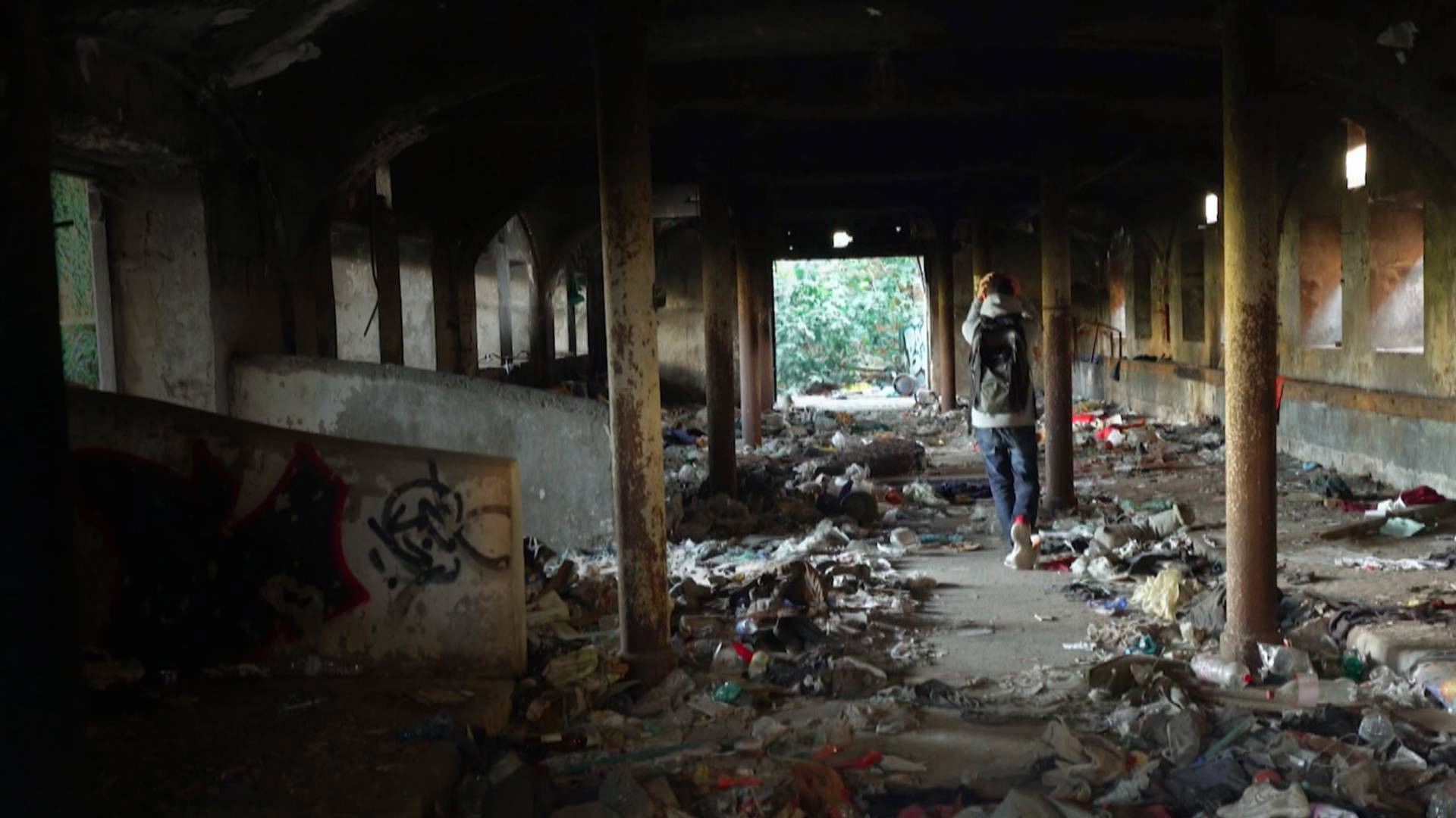 Avamposti – Dispacci dal confine Background