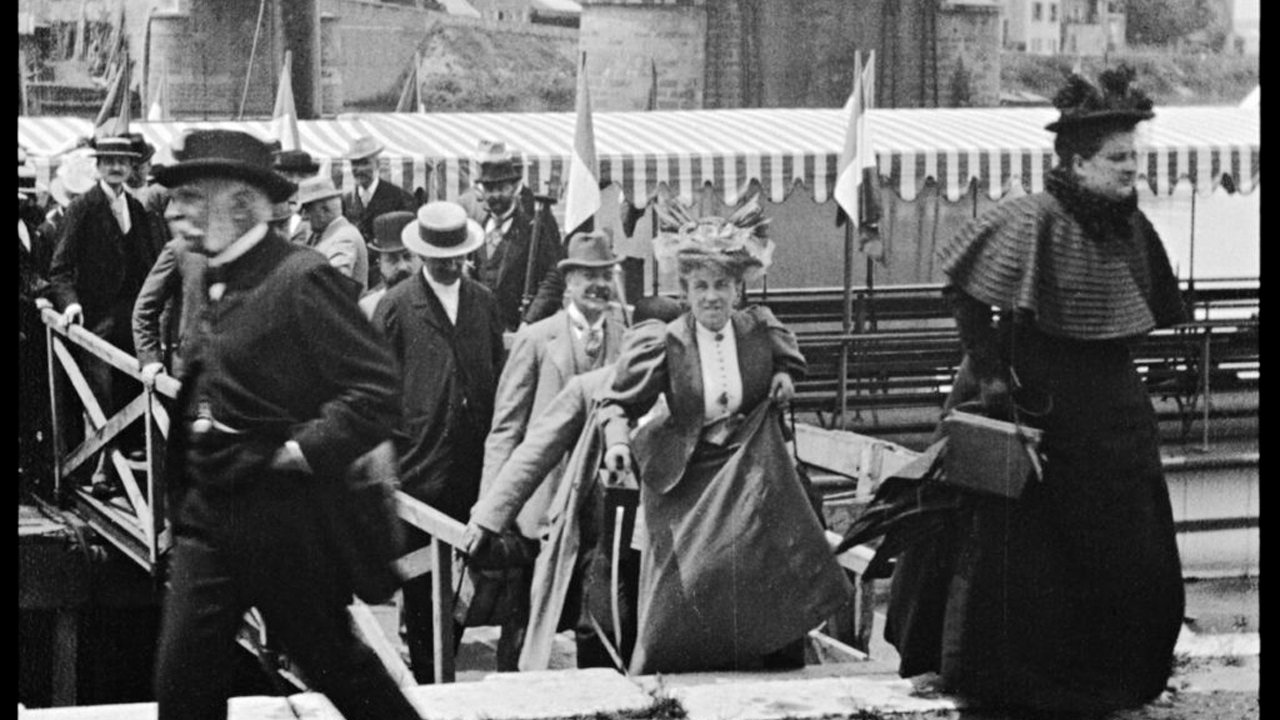 The Photographical Congress Arrives in Lyon Background