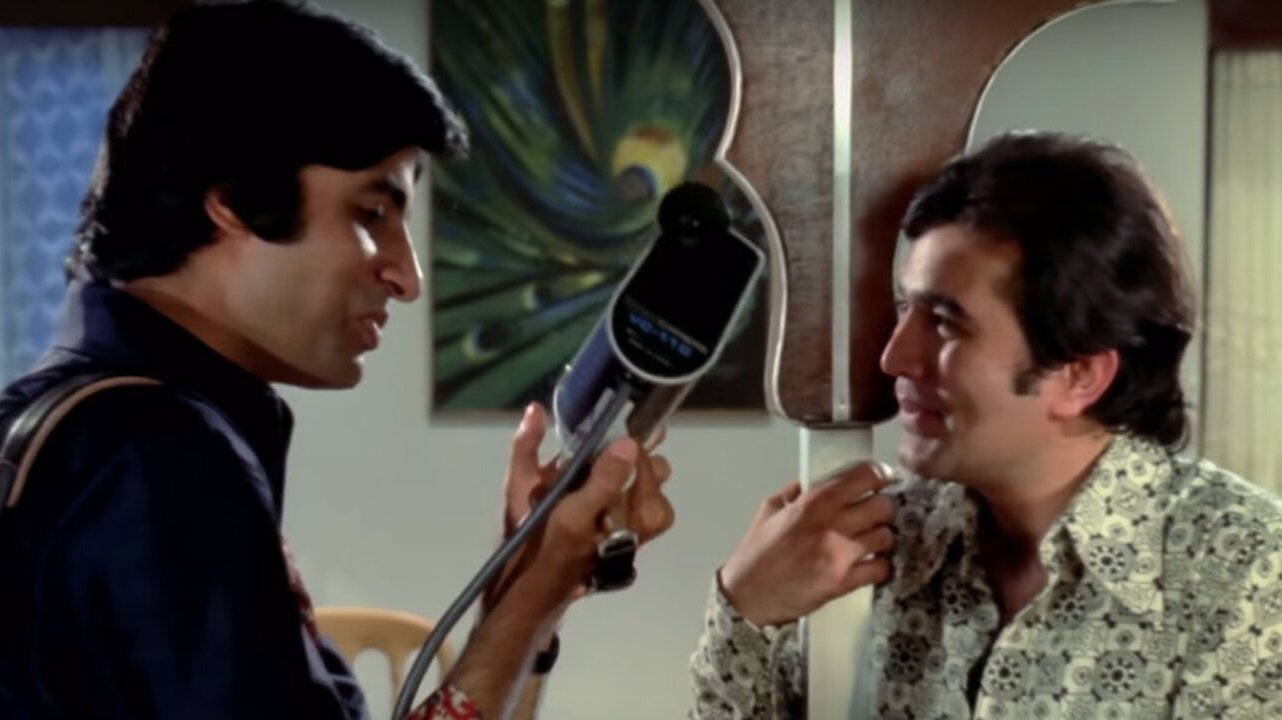 Namak Haraam Background