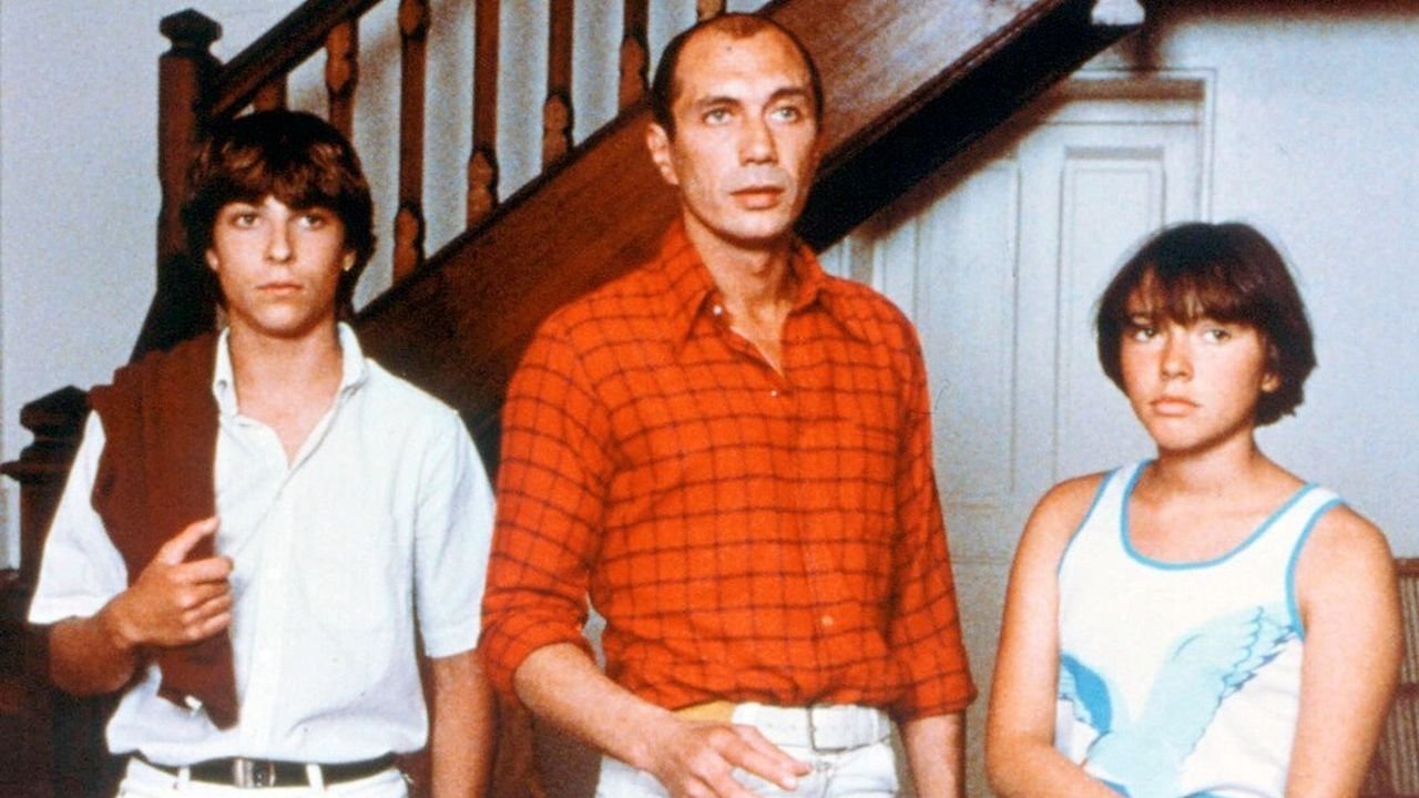 Pauline at the Beach Background