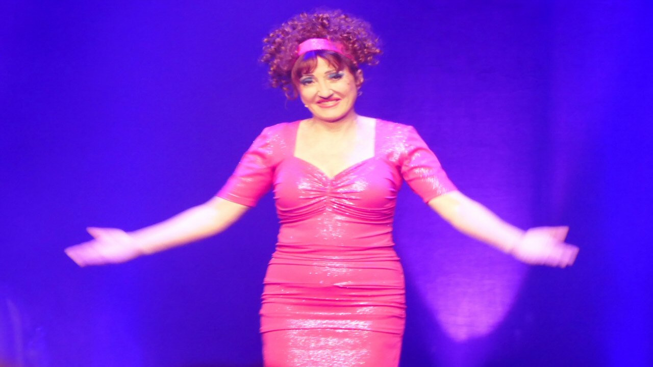 Mado la Niçoise Background