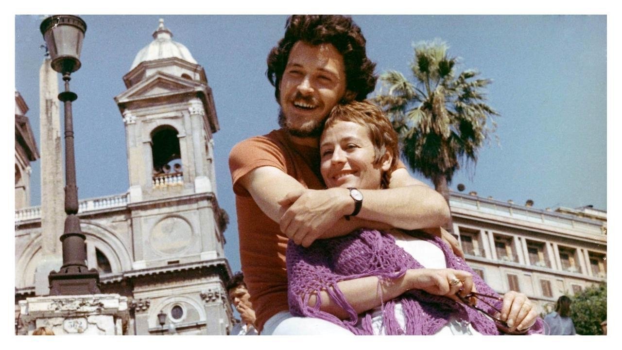 To Die of Love Background