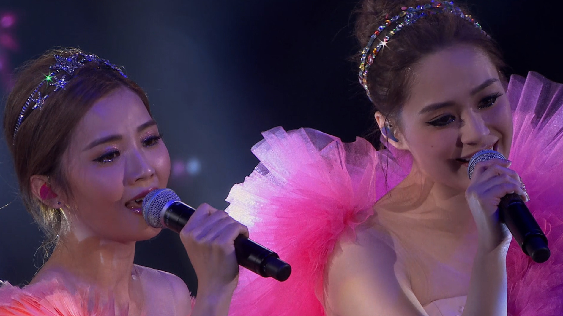 Twins LOL Live Background