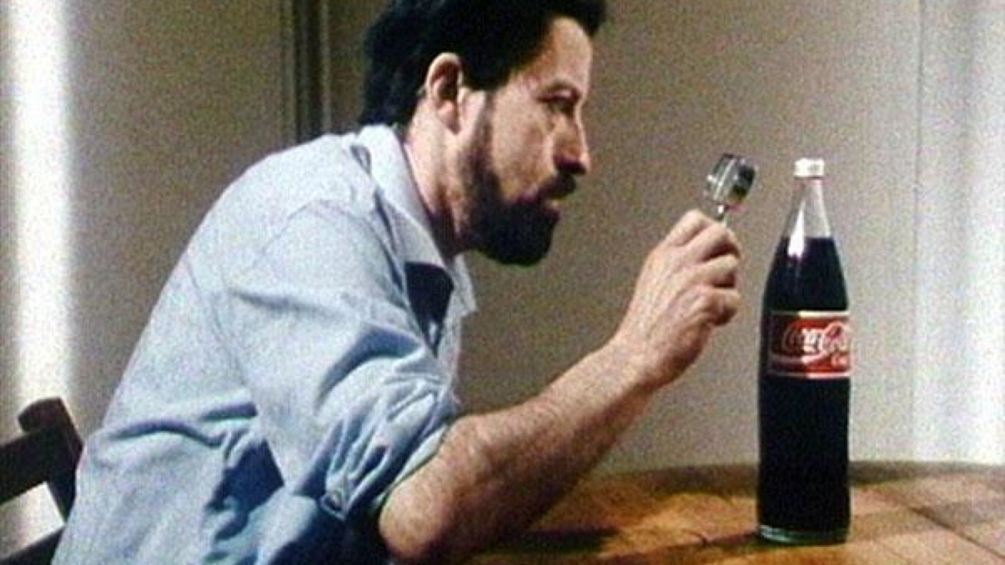 Essai d'ouverture Background