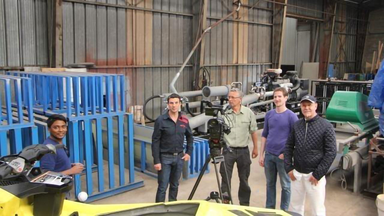 Dynamic Salt Background