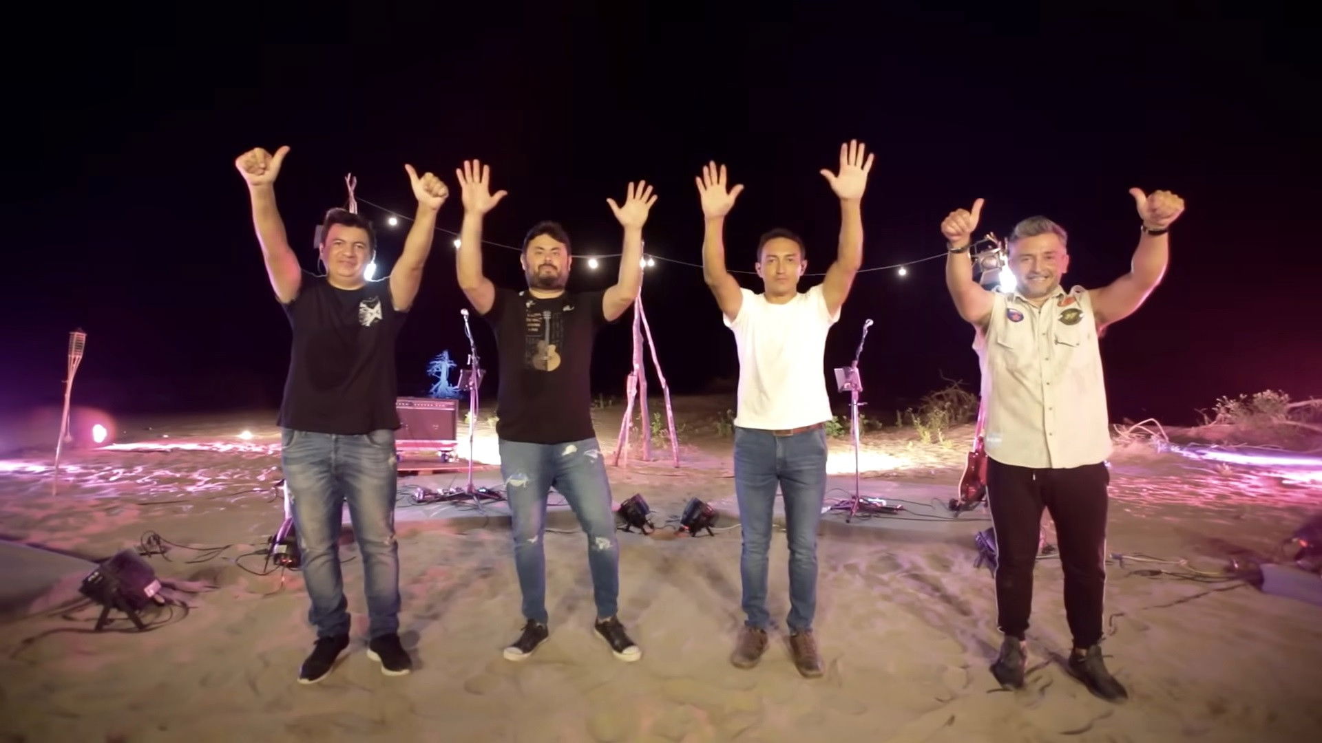 Cantando desde el Río Dulce Background