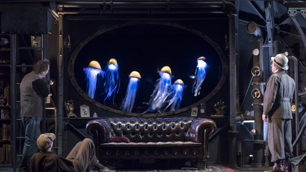 20 000 lieues sous les mers (Comédie Française) Background