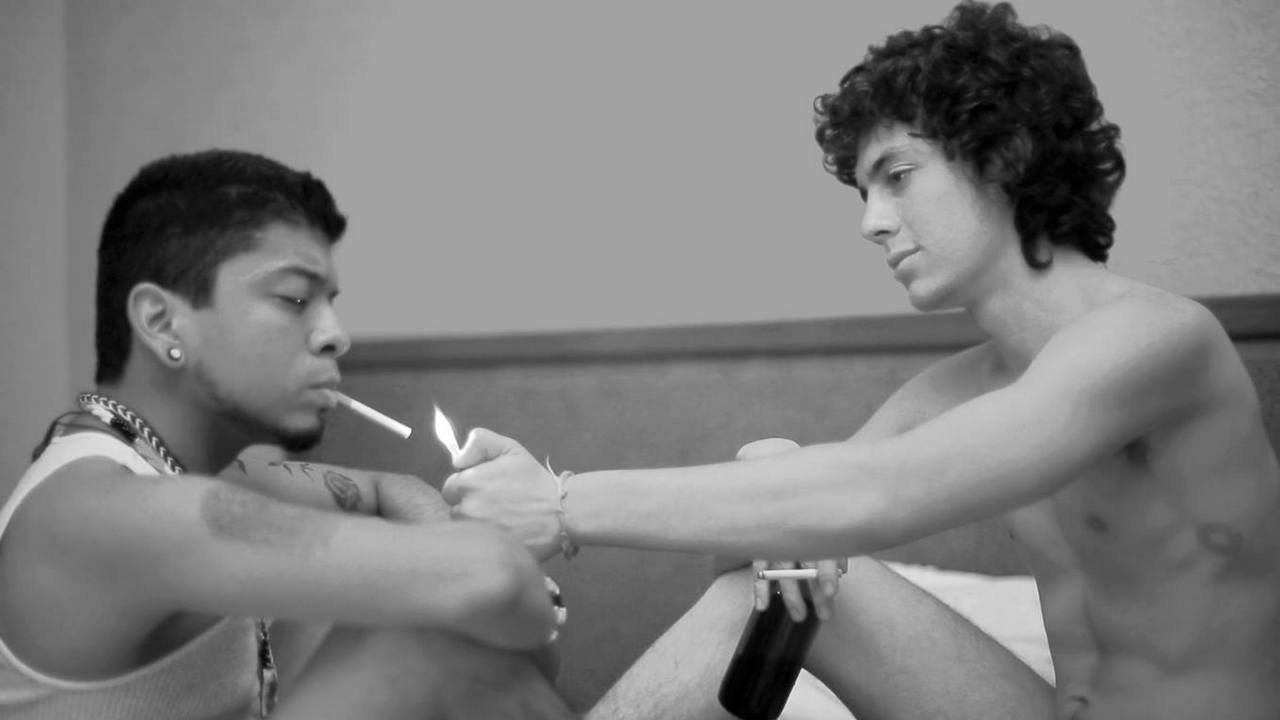 Kaleb – Apunte sobre la fugacidad del amor Background